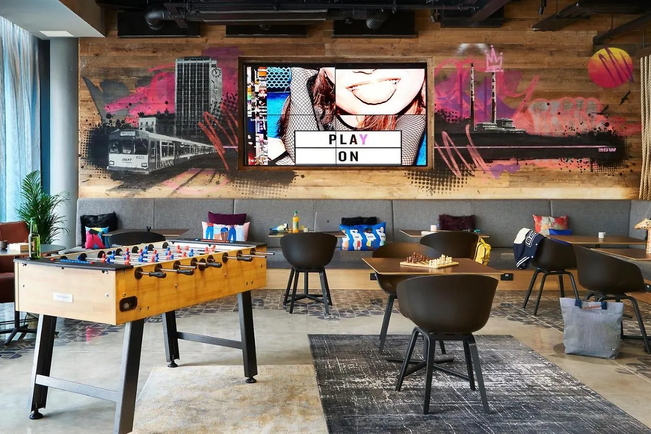 Moxy Dublin City 4*,